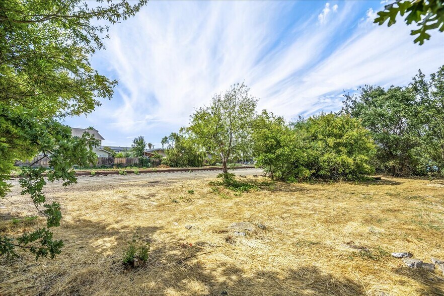 More Photos Of 7843 Railroad Ave, Newark Land For Sale