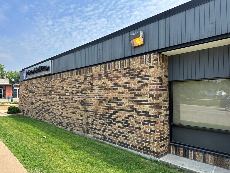 More Photos Of 4900 Main St, Downers Grove Medical For Lease