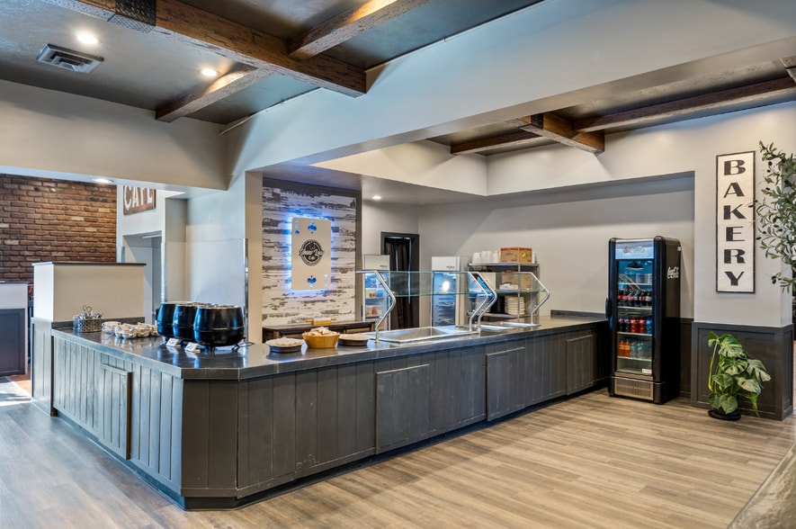 More Photos Of 480 W Deuce of Clubs, Show Low Hotel For Sale