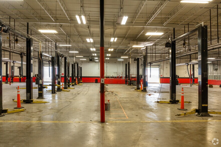 More Photos Of 12002 Southwest Fwy, Meadows Place Freestanding For Lease