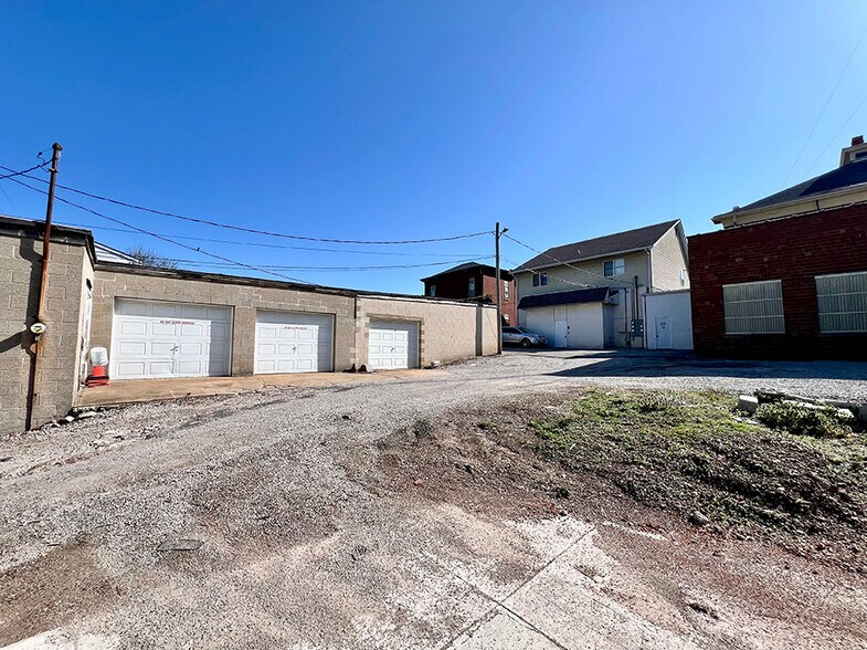 More Photos Of 305-309 N Illinois St, Belleville Storefront Retail Residential For Sale