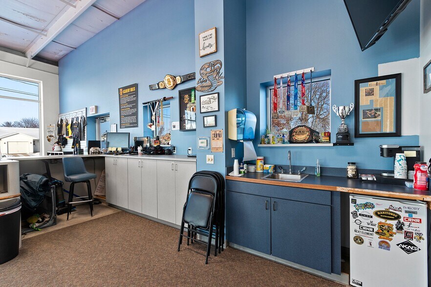 More Photos Of 3420 Dewey St, Manitowoc Freestanding For Lease