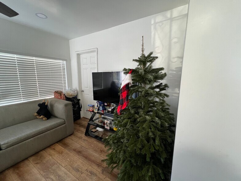 More Photos Of 4071 S Main St, Los Angeles Storefront Retail Residential For Sale