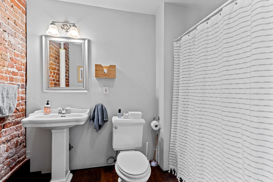 More Photos Of 2031-2033 Curtis St, Denver Apartments For Lease