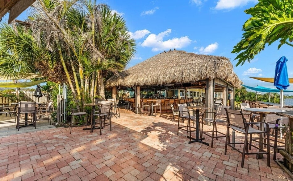 More Photos Of 4845 Dixie Hwy NE, Palm Bay Restaurant For Sale