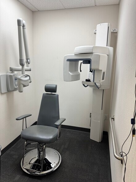 More Photos Of 700 SW Ramsey Ave, Grants Pass Medical For Lease