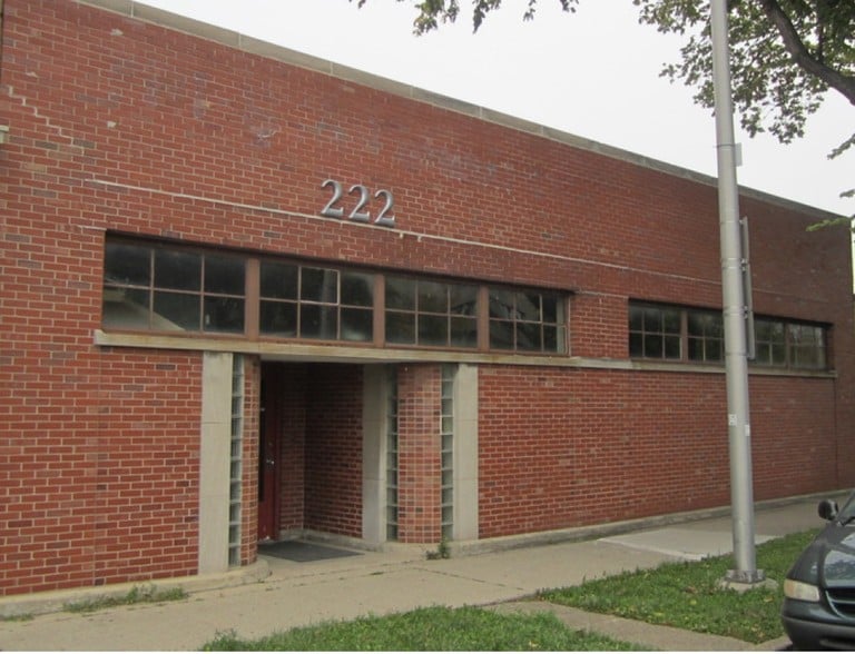 Primary Photo Of 222 Lake St, Oak Park Flex For Sale