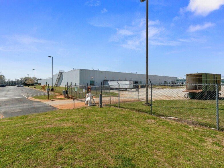 More Photos Of 201 Puckett Ferry Rd, Greenwood Warehouse For Lease