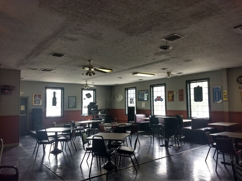 More Photos Of 1364 Susquehanna Trl, Liverpool Restaurant For Sale