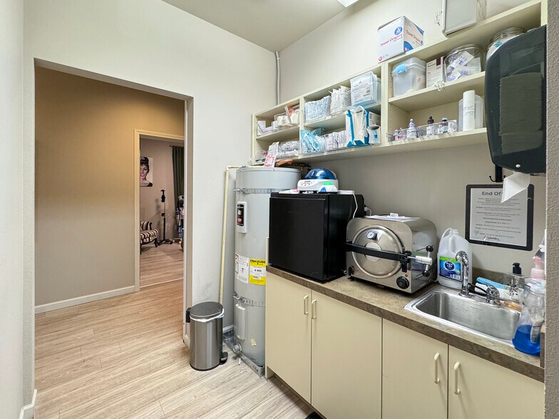 More Photos Of 542-544 N 5th Ave, Sequim Medical For Sale