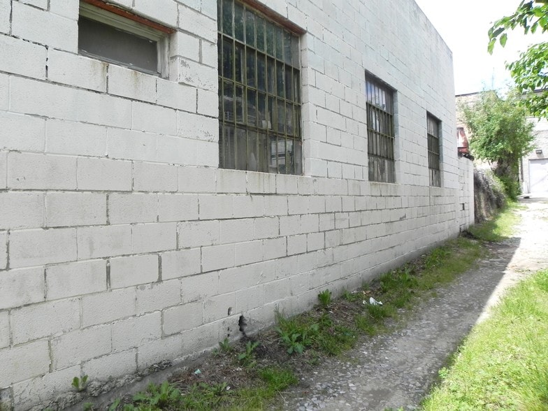 More Photos Of 3820 Fleet St, Baltimore Auto Repair For Lease