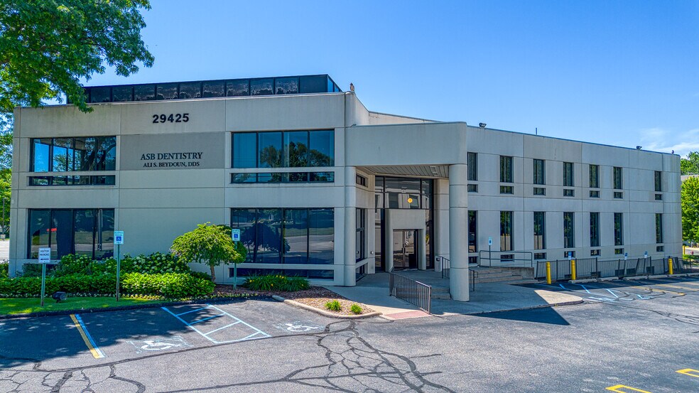 More Photos Of 29355 Northwestern Hwy, Southfield Unknown For Lease