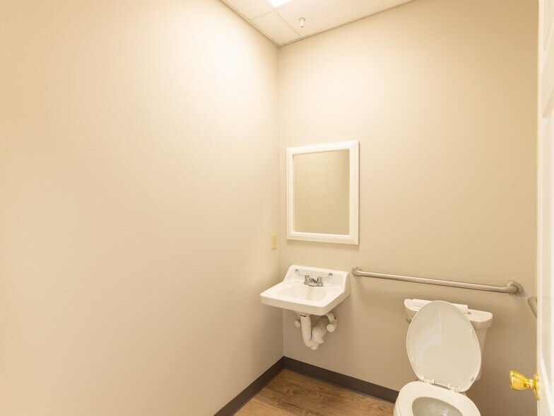 More Photos Of 25275 Budde Rd, Spring Light Distribution For Lease