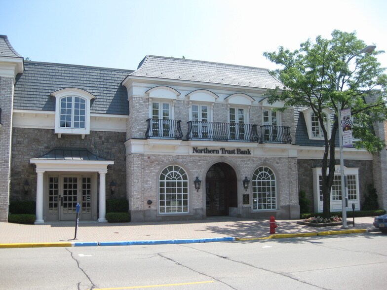 More Photos Of 120 Kercheval Ave, Grosse Pointe Farms Office For Lease