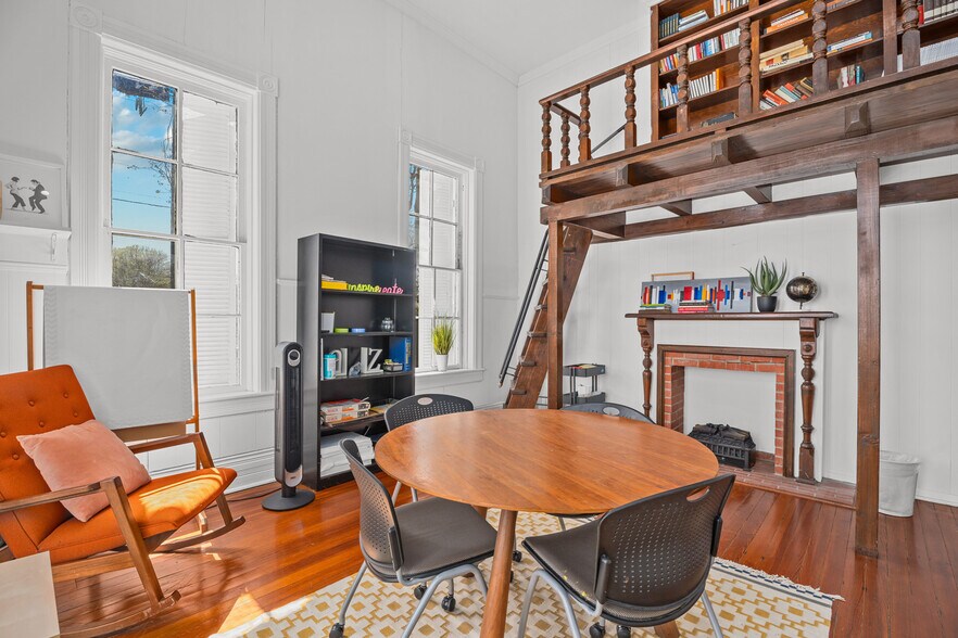 More Photos Of 1002 N Flores St, San Antonio Loft Creative Space For Lease