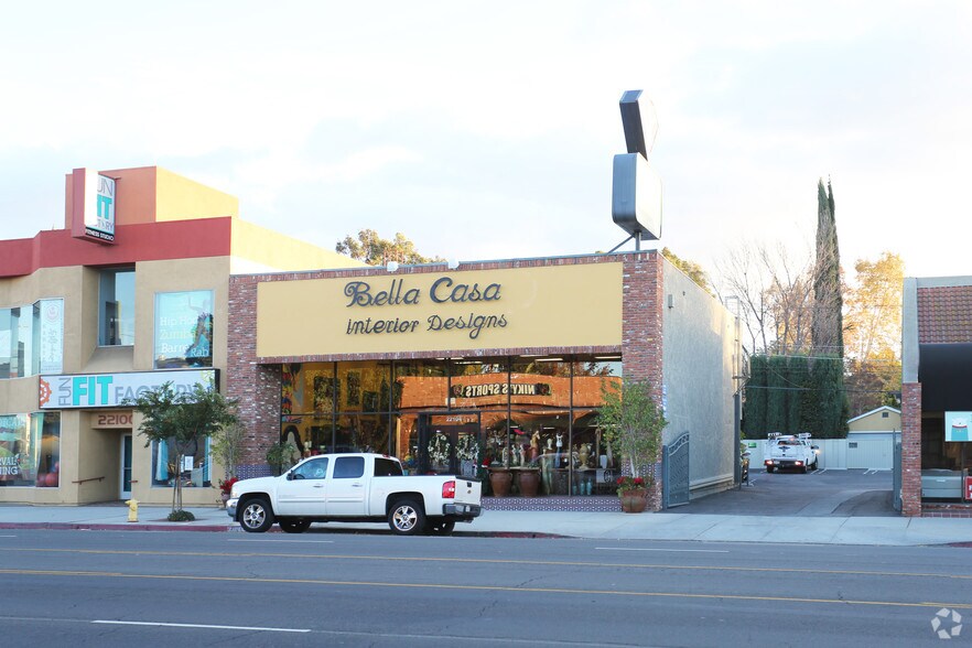 Primary Photo Of 22104 Ventura Blvd, Woodland Hills Storefront For Lease