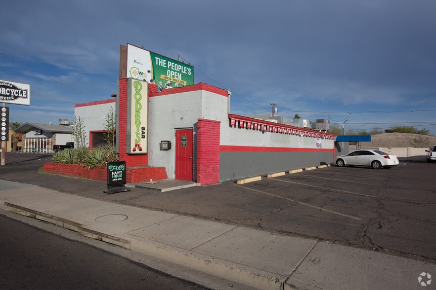 More Photos Of 3114 E Cactus Rd, Phoenix Freestanding For Sale