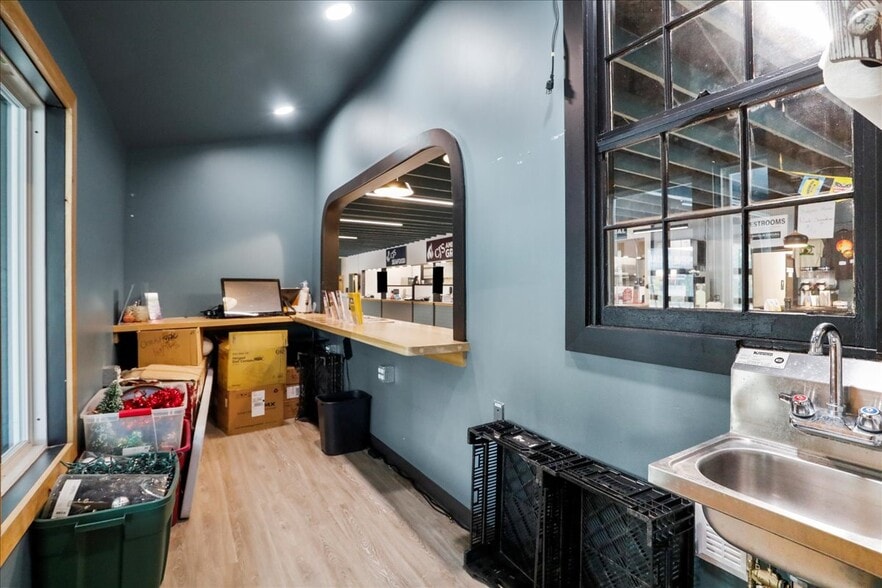 More Photos Of 985 Baltimore Pike, Gettysburg Storefront For Sale