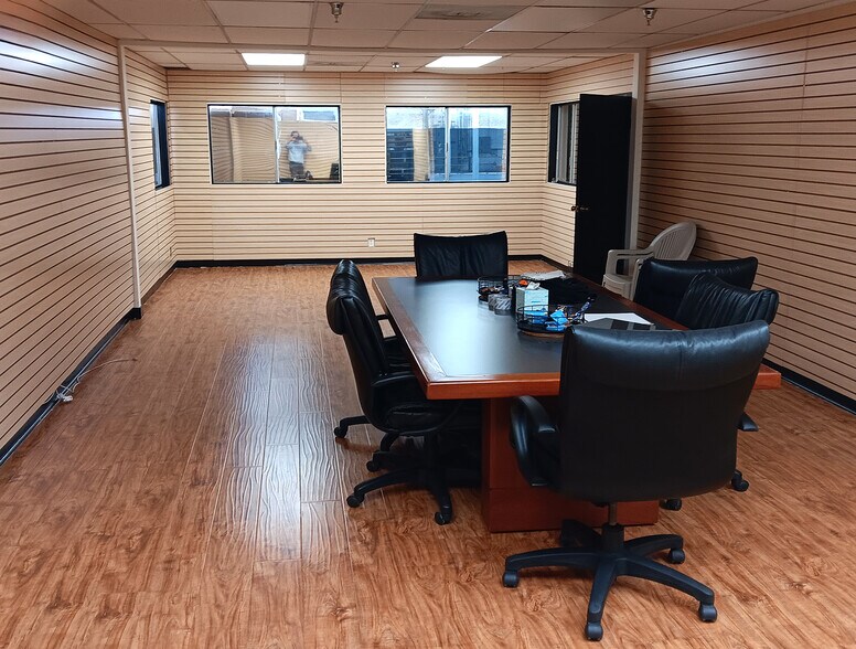 More Photos Of 930 E 61st St, Los Angeles Warehouse For Lease