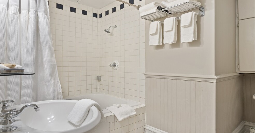 More Photos Of 45 N Main St, Mayville Hotel For Sale
