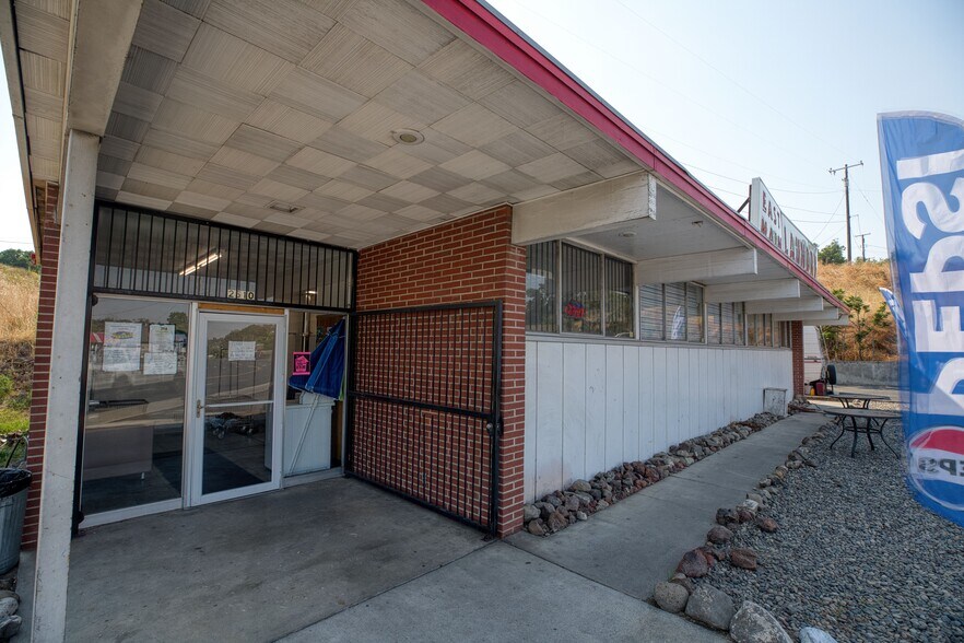 More Photos Of 2414 Main St, Lewiston Convenience Store For Sale