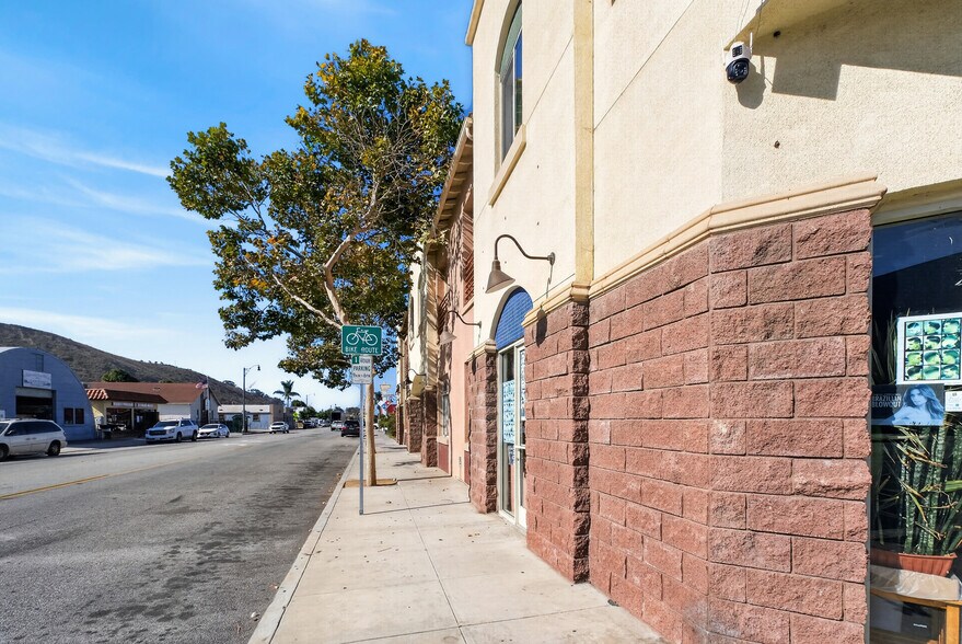 More Photos Of 1073 N Ventura Ave, Ventura Storefront Retail Residential For Sale