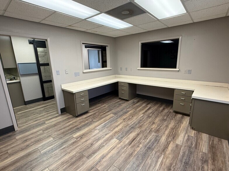 More Photos Of 4550 Lamar Ave, Paris Rehabilitation Center For Lease