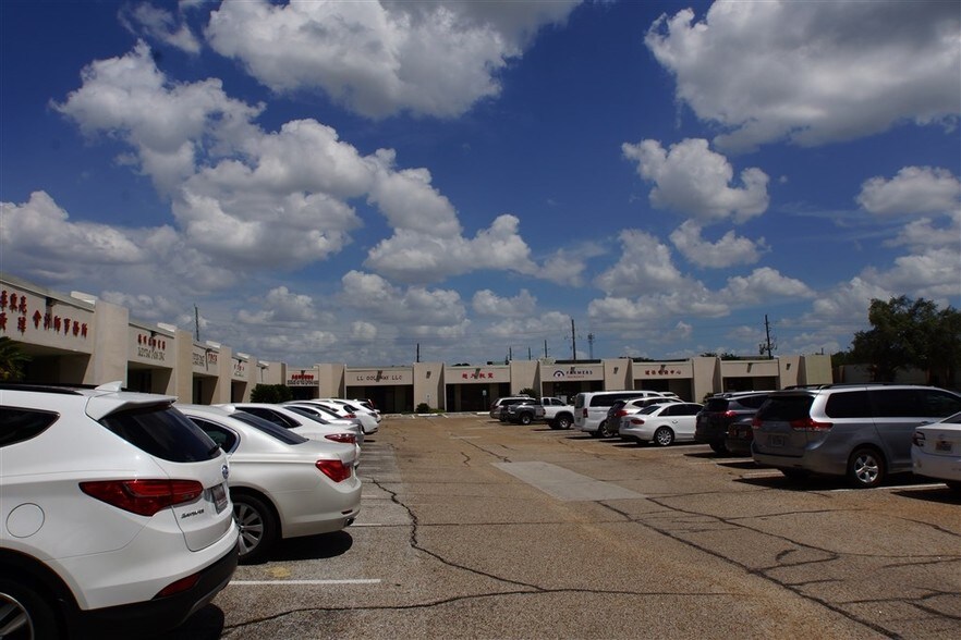 More Photos Of 5855 Sovereign Dr, Houston Office For Lease