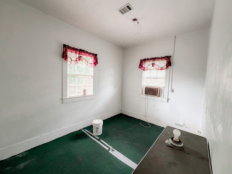 More Photos Of 1107 Spring St, Hot Springs Flex For Sale