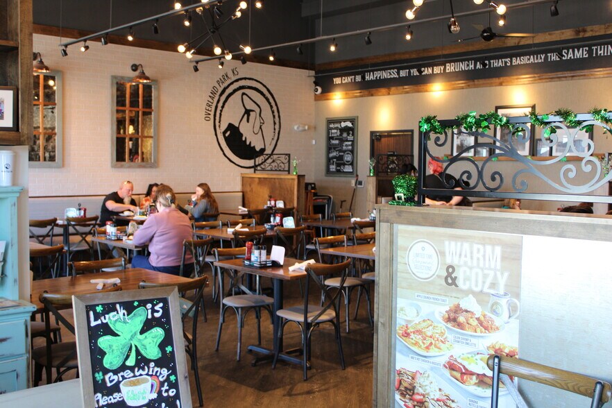 More Photos Of 13366-13386 Metcalf Ave, Overland Park General Retail For Lease