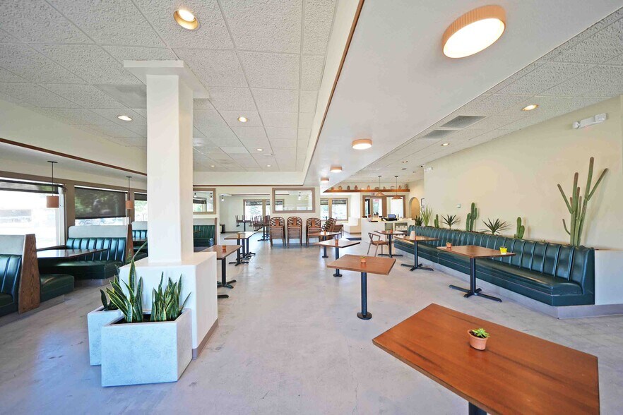 More Photos Of 1401 Lakeside Ct, Yakima Restaurant For Lease