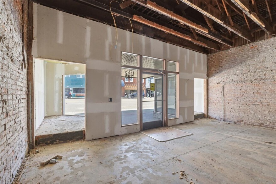 More Photos Of 110 E Broadway St, Lenoir City Storefront Retail Office For Sale