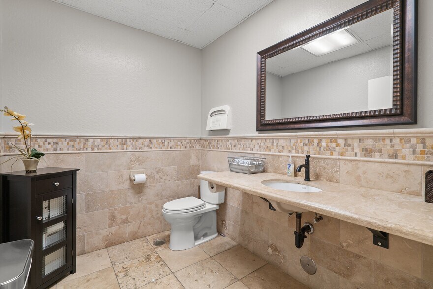 More Photos Of 129 Water St, Santa Cruz Office For Lease