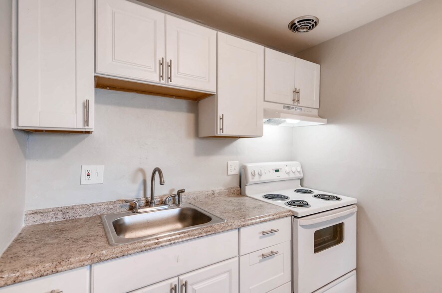More Photos Of 1695 Clinton St, Aurora Apartments For Sale