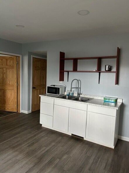 More Photos Of 189 5th Ave, Gloversville Freestanding For Sale