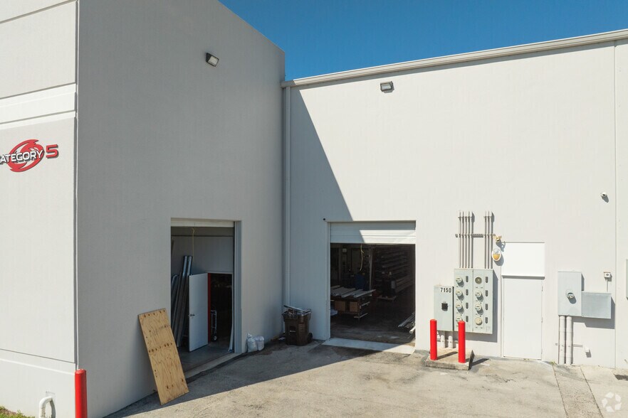 More Photos Of 7150 Seacrest Blvd, Lantana Showroom For Sale