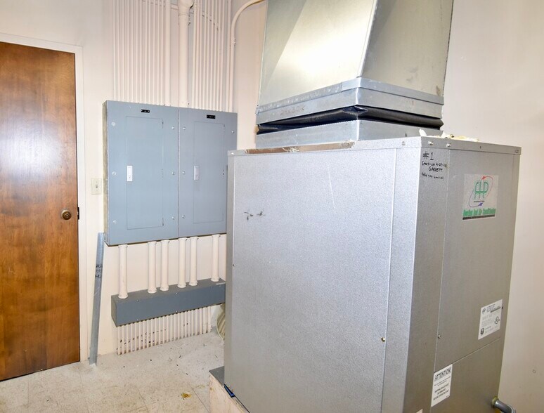 More Photos Of 118 N Church St, Jackson Office For Sale