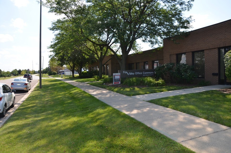 More Photos Of 4255 Westbrook Dr, Aurora Medical For Lease