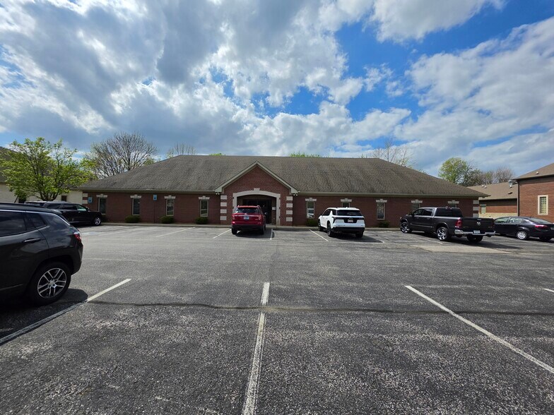 More Photos Of 386 Meridian Parke Ln, Greenwood Medical For Lease
