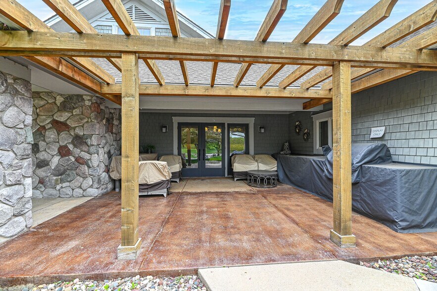 More Photos Of 201 Geneva National Ave, Lake Geneva Office For Sale