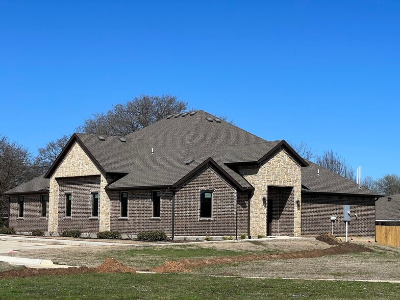 More Photos Of 1600 Creekstone Ct, Seagoville Healthcare For Sale
