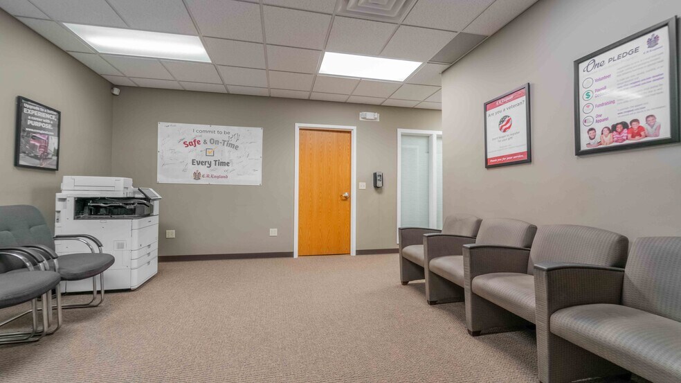 More Photos Of 600 Vale Park Rd, Valparaiso Flex For Lease