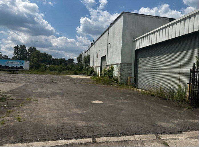 More Photos Of 13881 Elmira St, Detroit Industrial For Sale