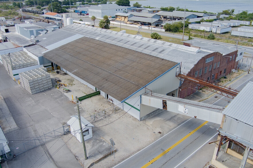 More Photos Of 650 Avenue R SW, Winter Haven Distribution For Sale