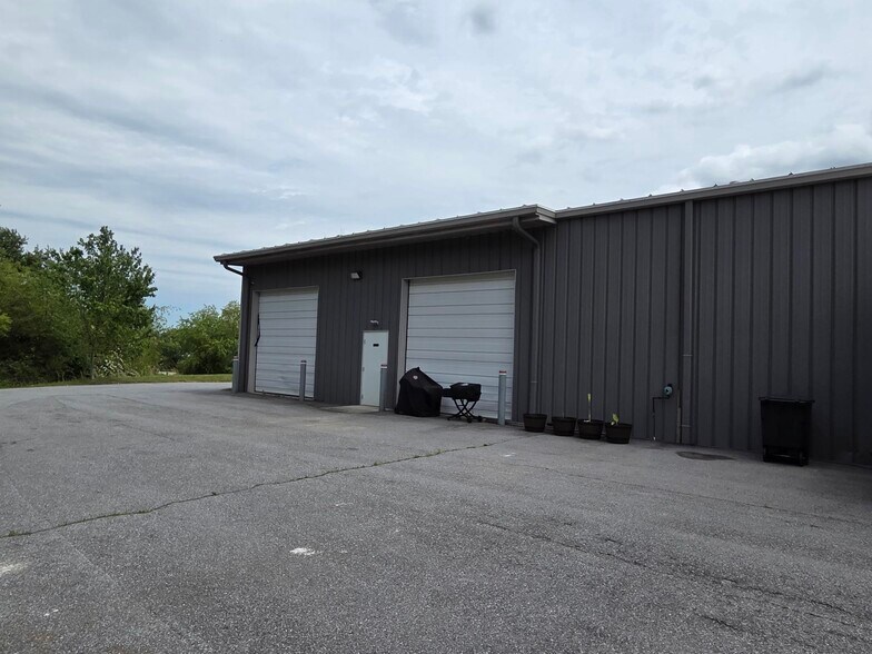 More Photos Of 5182 Boylston Hwy, Mills River General Retail For Lease