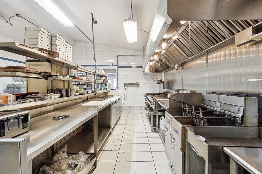 More Photos Of 536 Rue Principale, Laval Freestanding For Sale