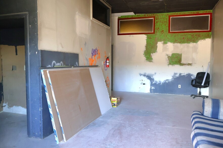 More Photos Of 428 Chama St SE, Albuquerque Flex For Sale