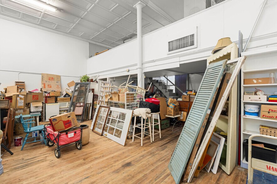 More Photos Of 106 W Oak St, Arcadia Storefront For Sale