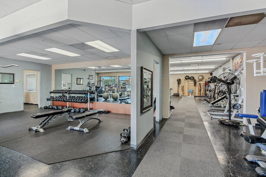 More Photos Of 6980 W Overland Rd, Boise Storefront Retail Office For Lease