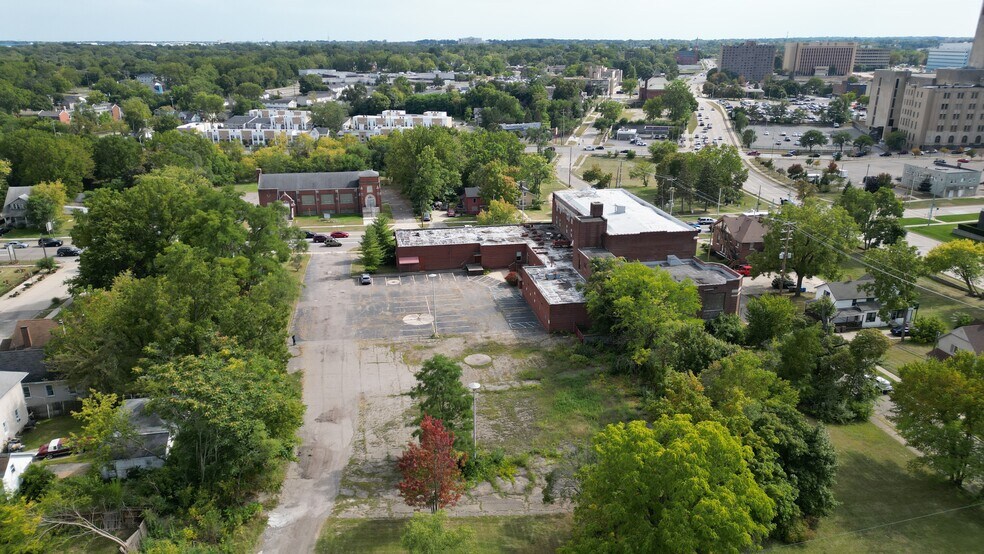 More Photos Of 131 University Dr, Pontiac Health Club For Sale